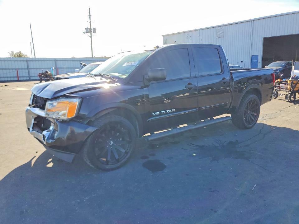 2015 Nissan Titan SV