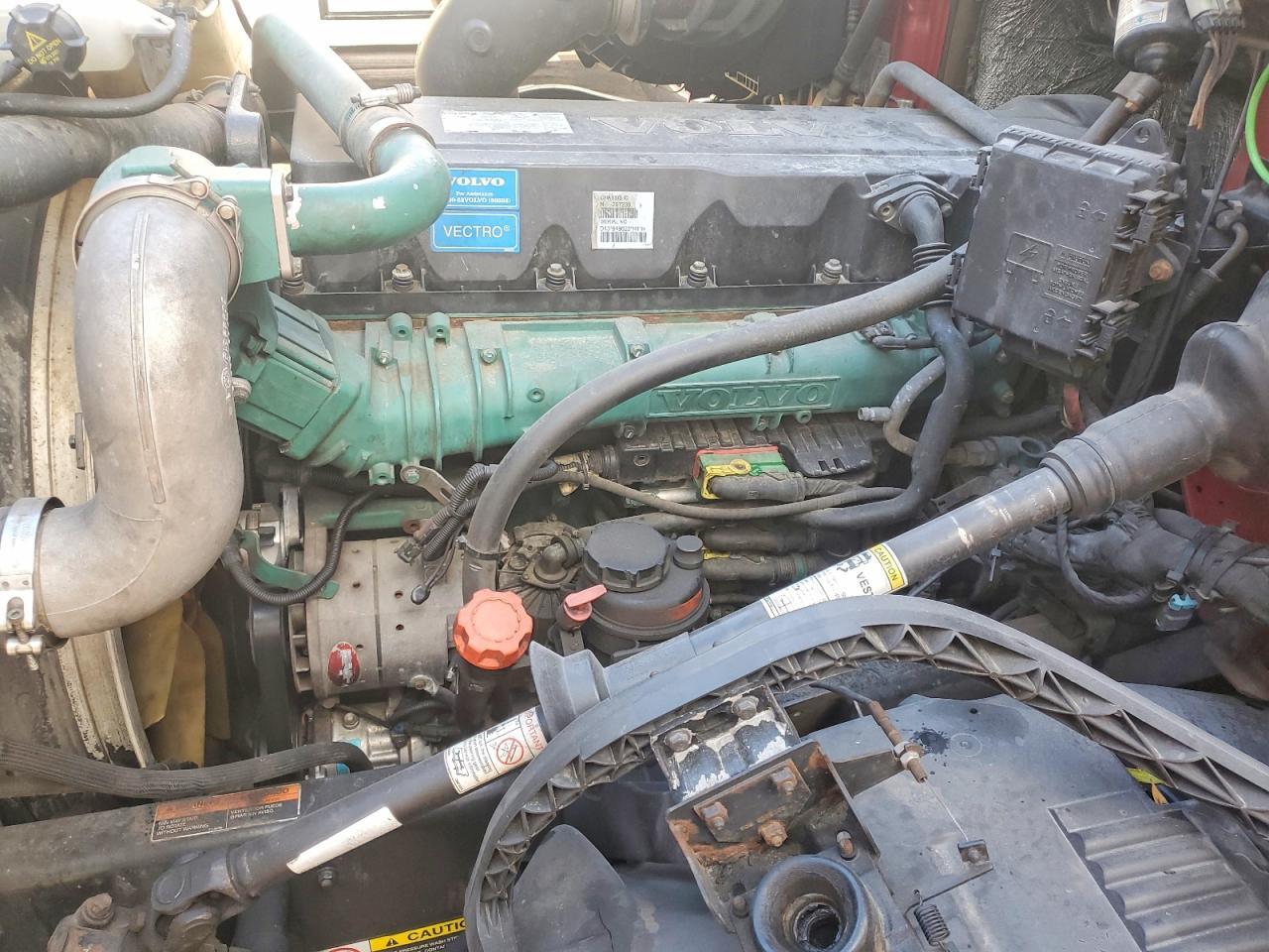 2011 Volvo VNL Semi Truck