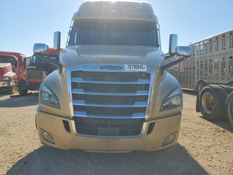 2020 Freigliner 2020 Freightliner Cascadia 126 Semi Truck