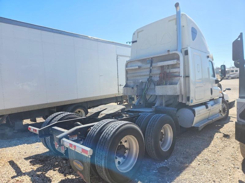 2011 Freightliner Cascadia Semi Truck