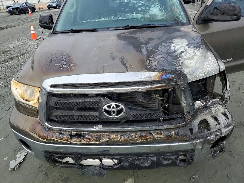 2013 Toyota Tundra Double cab SR5