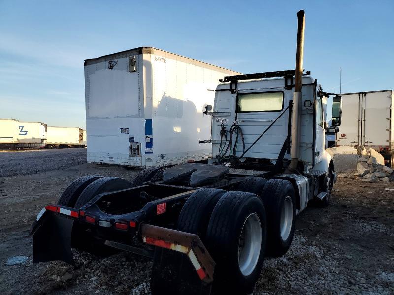2020 Volv O VNR Semi Truck