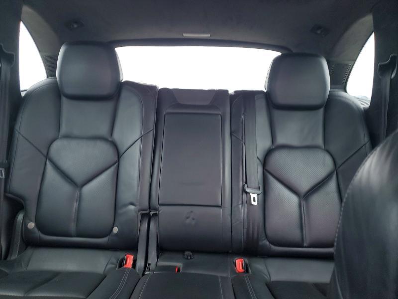 2013 Porsche Cayenne gts
