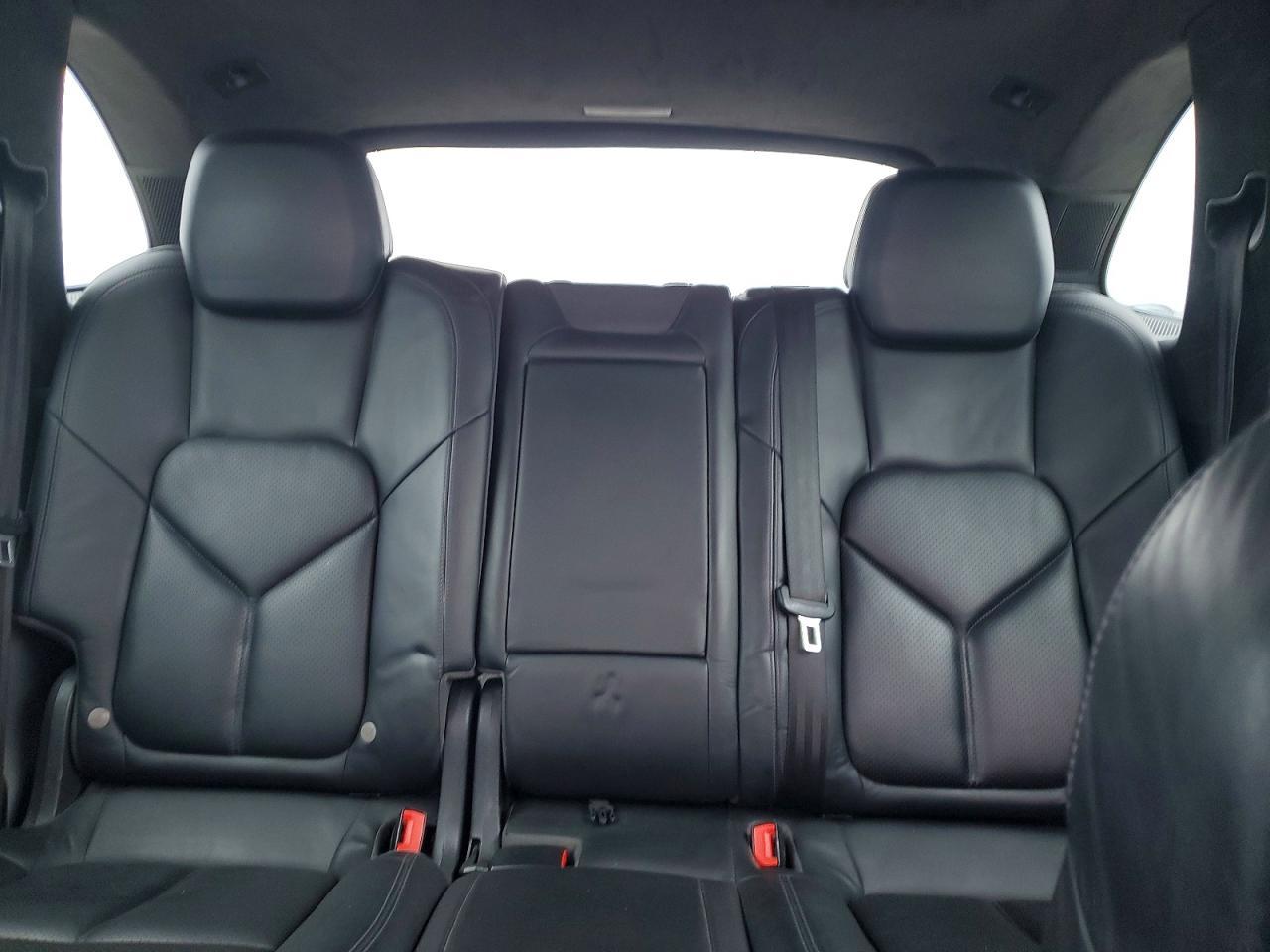 2013 Porsche Cayenne gts