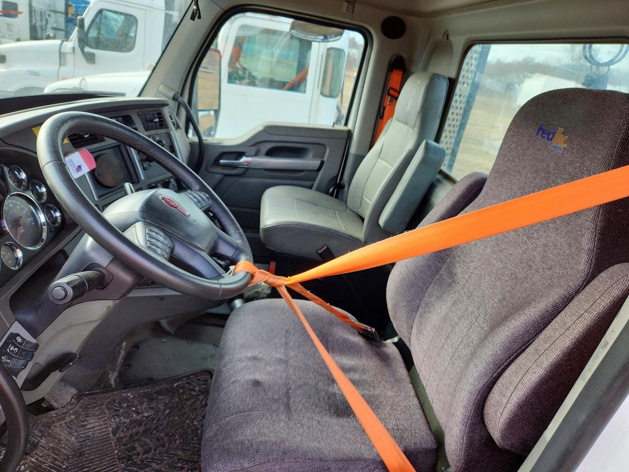 2016 Kenworth T680 Semi Truck