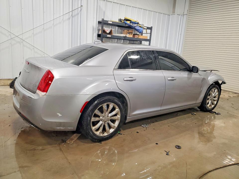 2016 Chrysler 300 Limited