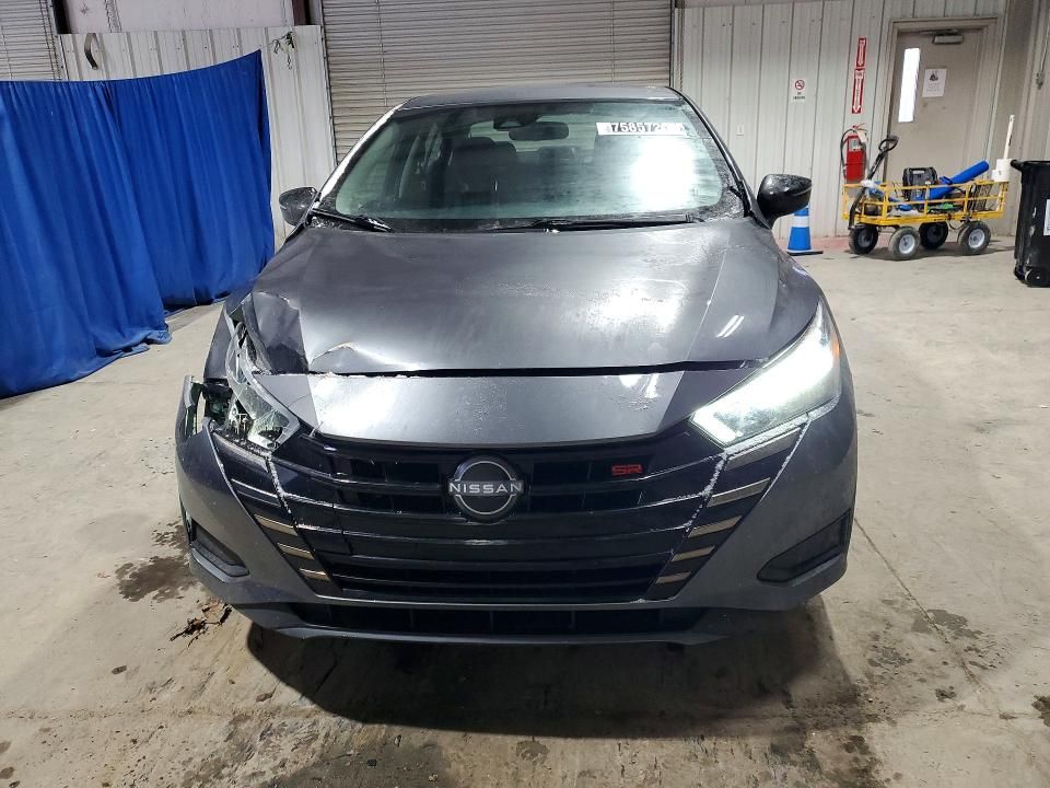 2024 Nissan Versa sr