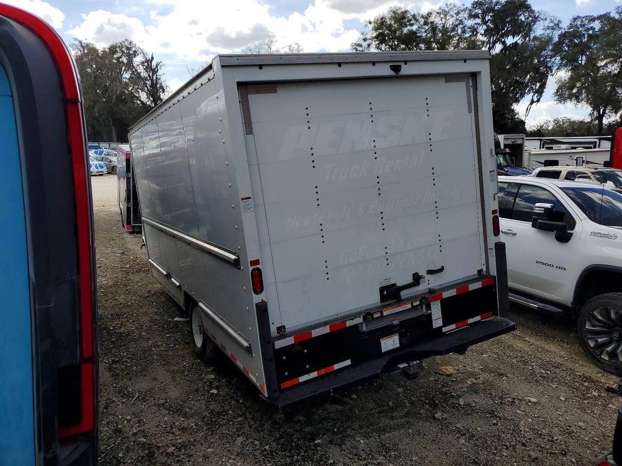 2022 GMC Savana CUT-BOX Truck