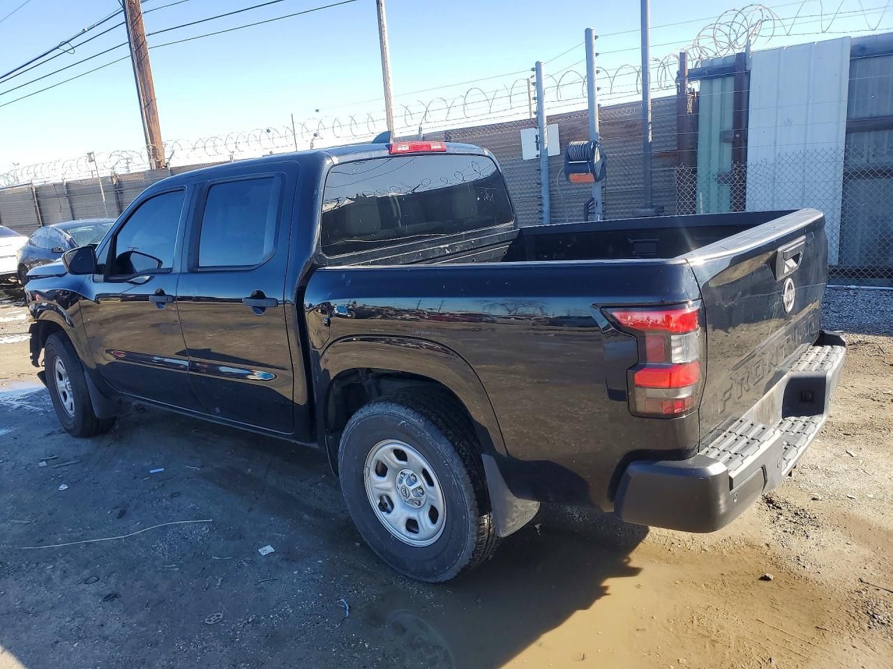 2022 Nissan Frontier s