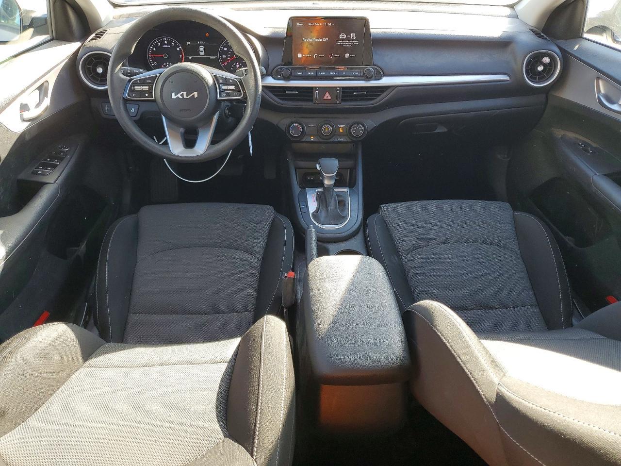 2023 KIA Forte lx
