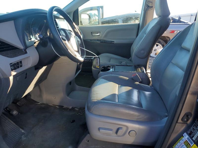 2017 Toyota Sienna xle 8-passenger