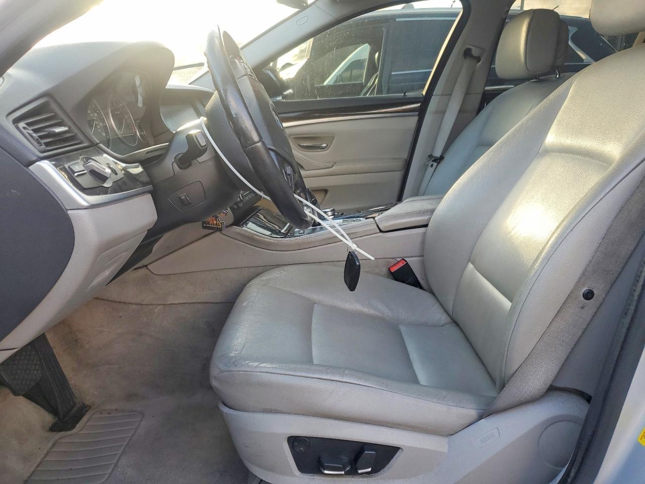 2011 BMW 528 i