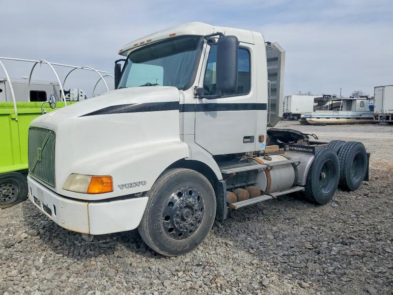 1999 Volvo Vn Semi Truck