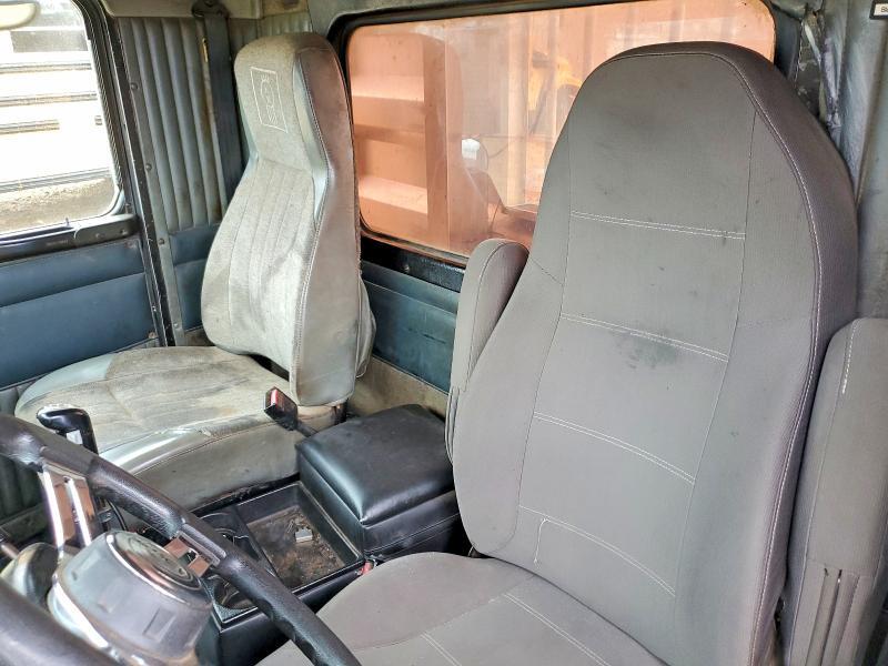 2000 Kenworth W900 Semi Truck