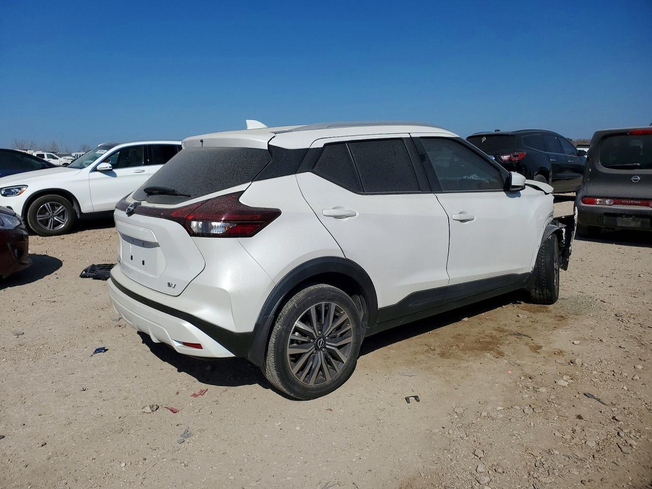 2022 Nissan Kicks sv