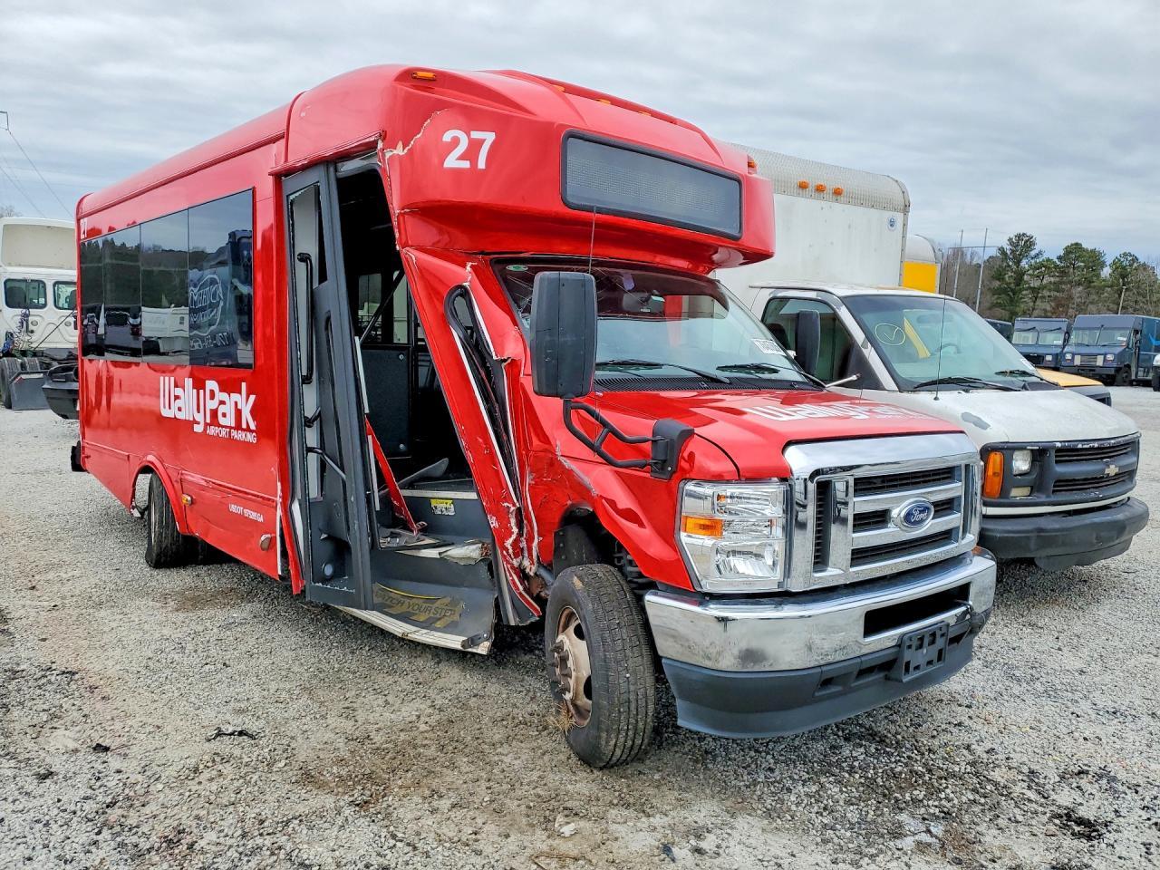 2025 Ford Econoline E450 Super Duty Cutaway Van