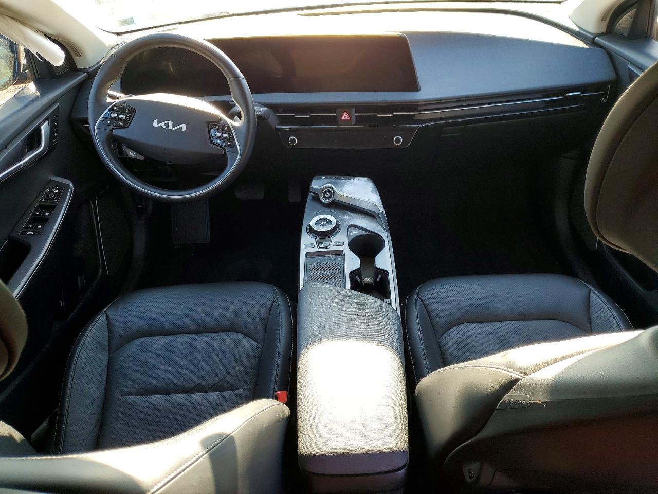 2024 KIA EV6 Light