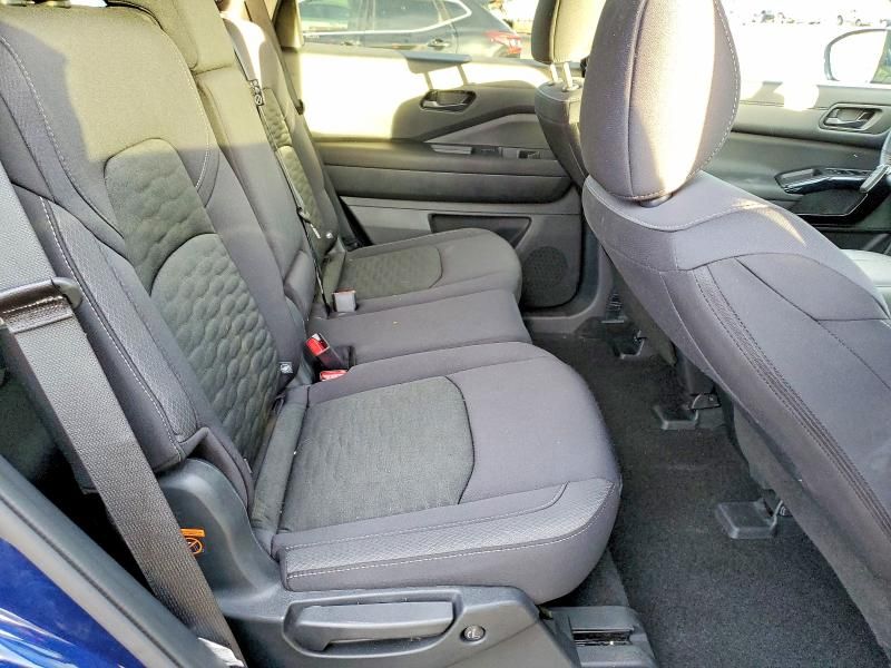 2025 Nissan Pathfinder sv