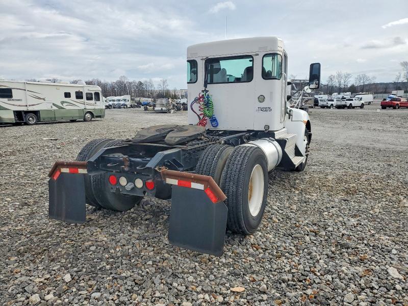 2016 Kenworth T300 Semi Truck