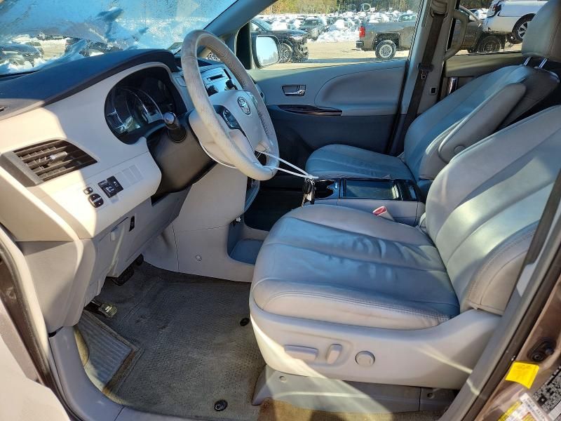 2013 Toyota Sienna xle
