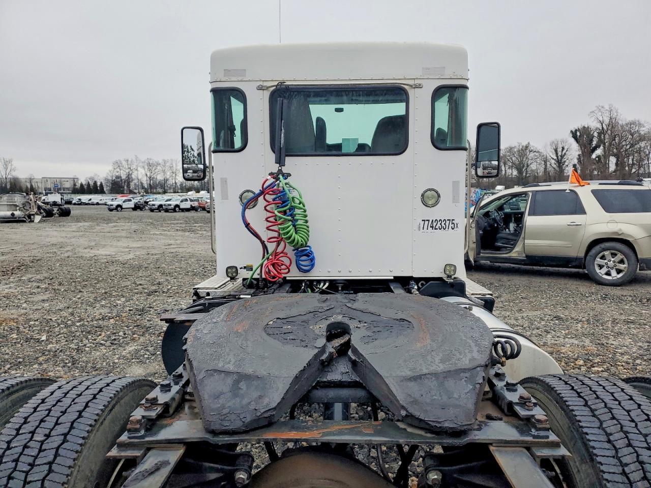 2016 Kenworth T300 Semi Truck