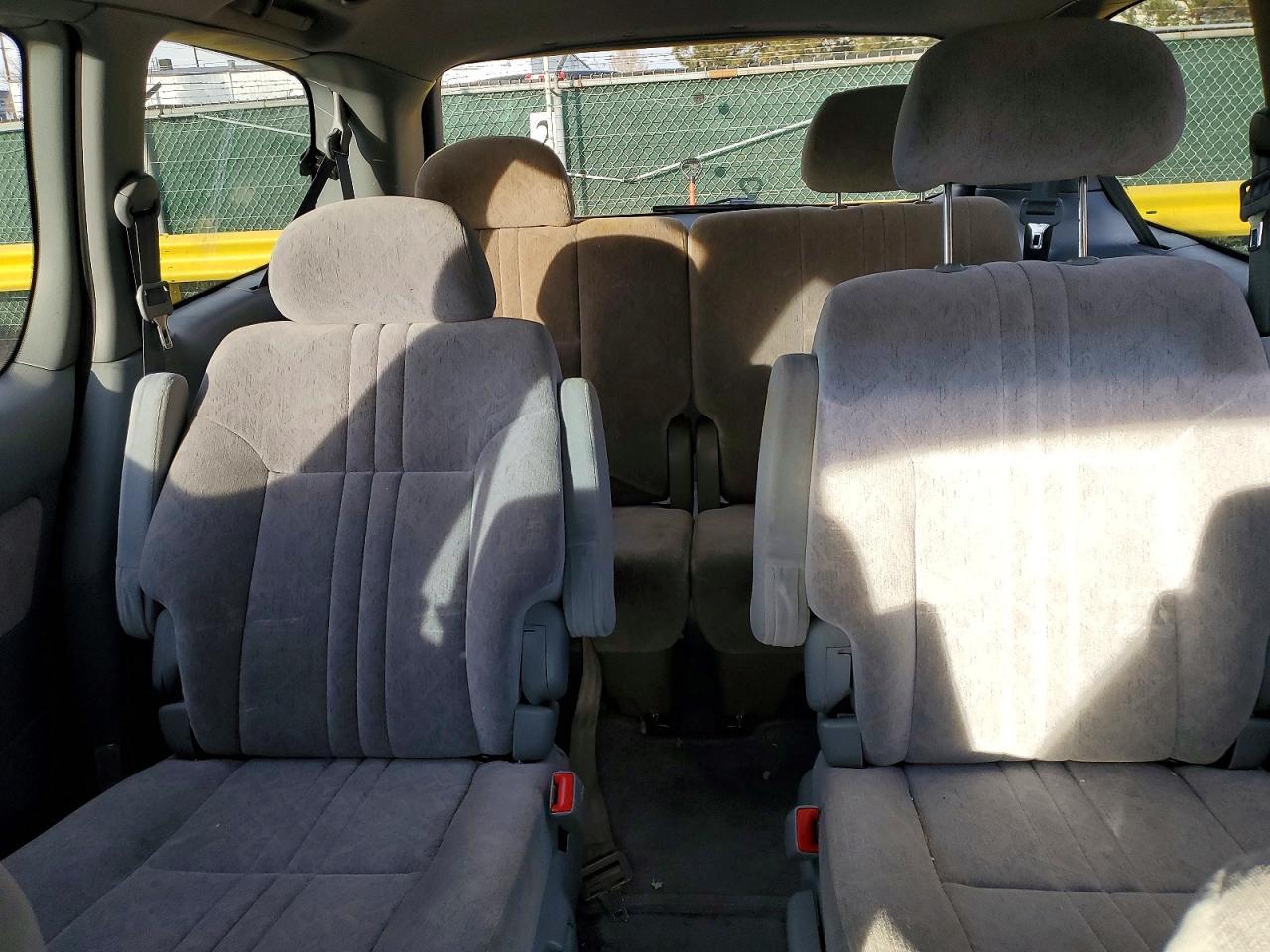 2000 Toyota Sienna le