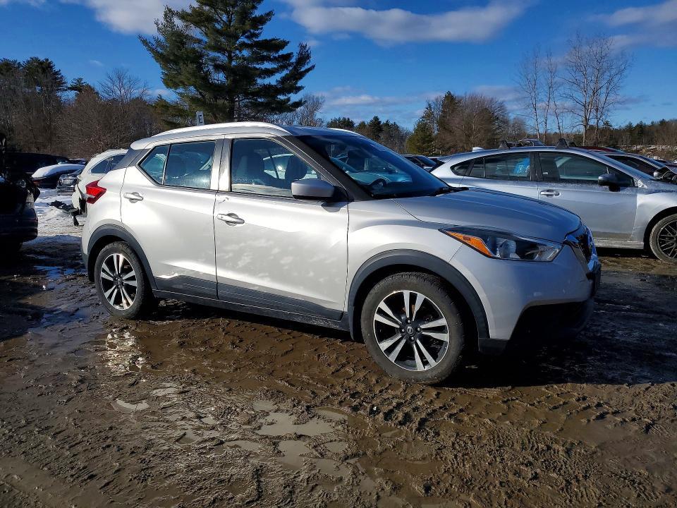 2020 Nissan Kicks sv