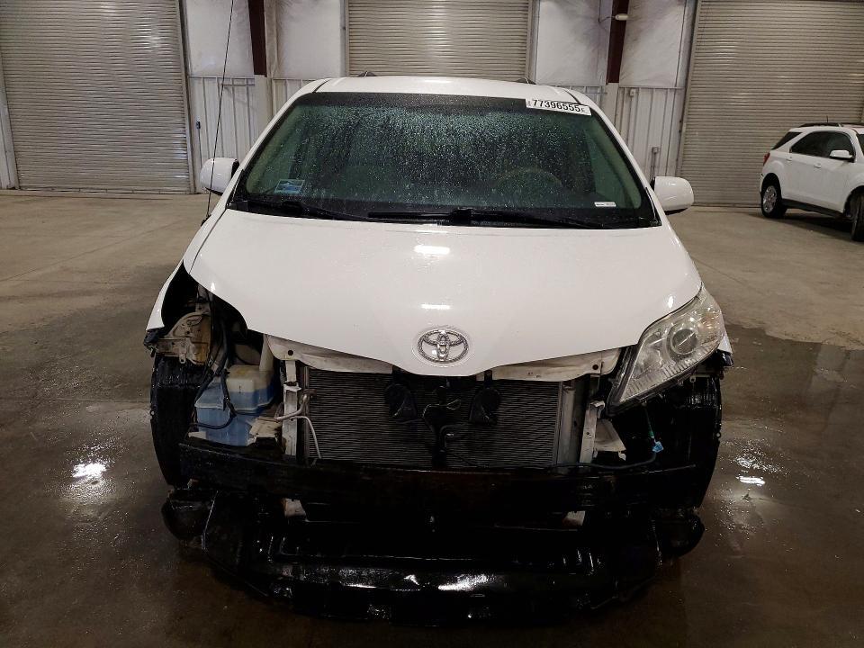 2011 Toyota Sienna le