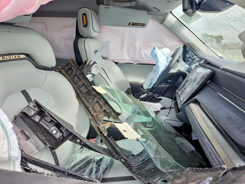 2025 Rivian R1S Adventure