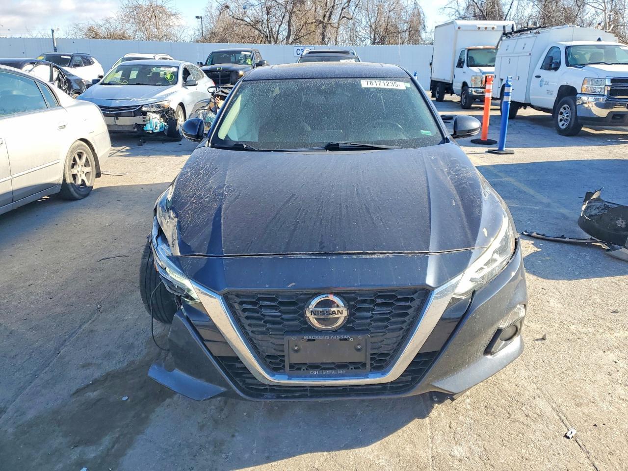 2020 Niss Altima