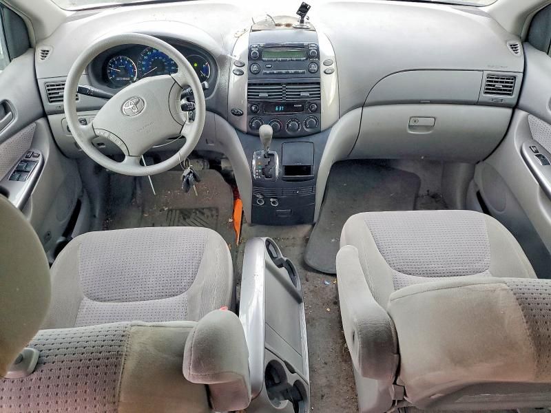 2006 Toyota Sienna le 7 Passenger