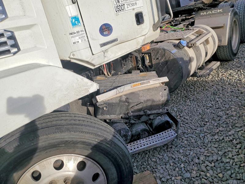 2020 Mack Anthem Semi Truck