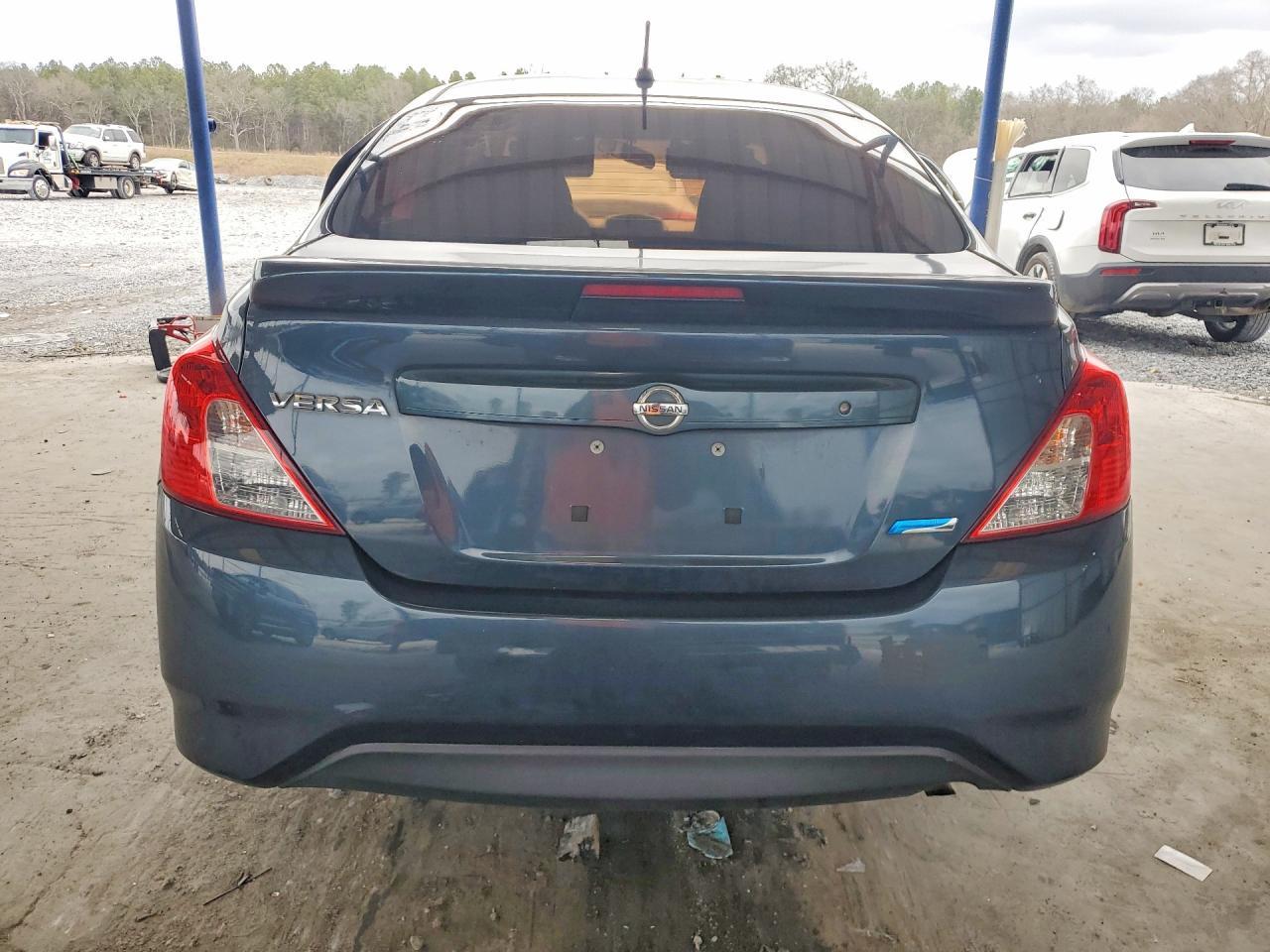 2015 Niss Versa s