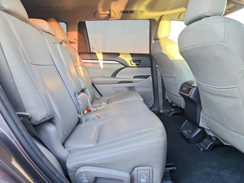 2016 Toyota Highlander le