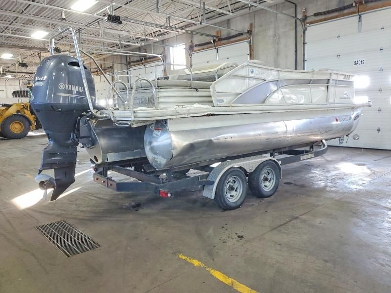 2021 Bennington Pontoon-Pontoon Boat