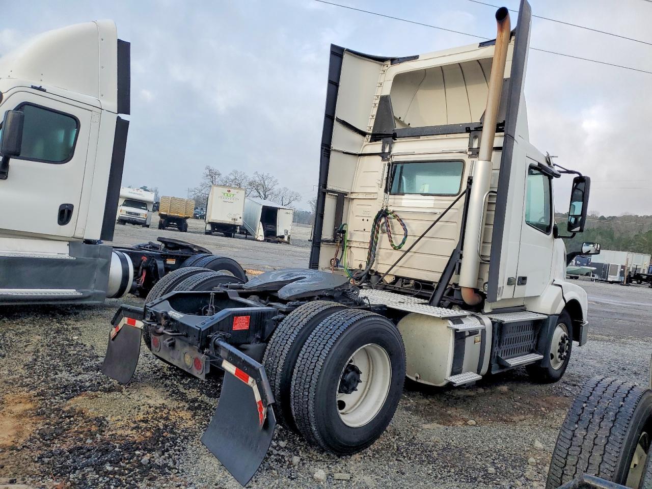 2017 Volvo VNL Semi Truck