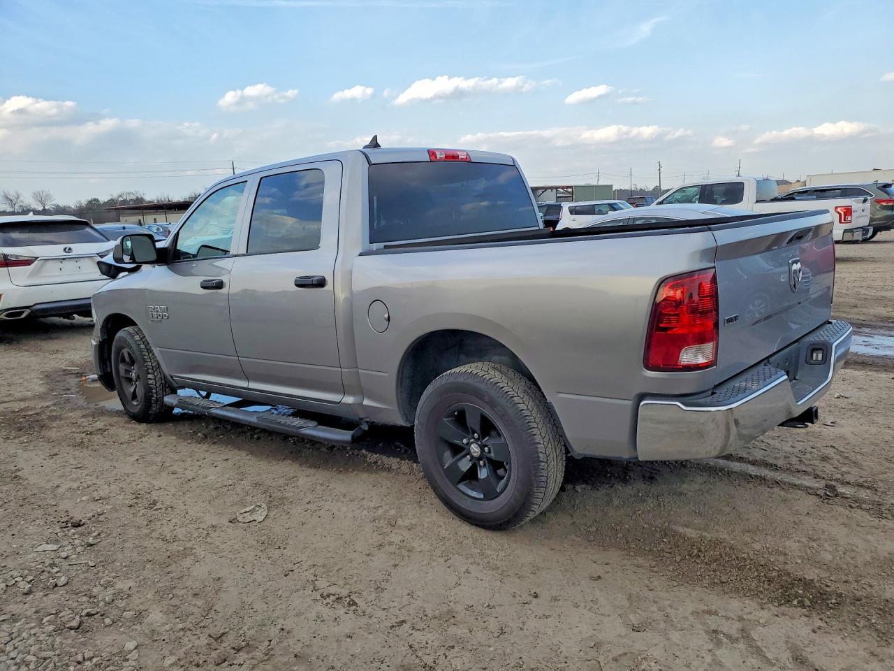 2022 Dodge Ram 1500 Classic slt