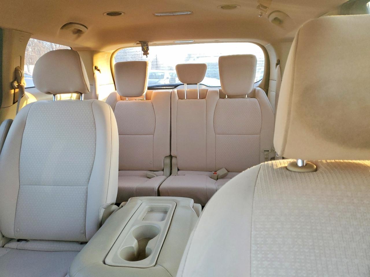 2016 KIA Sedona lx