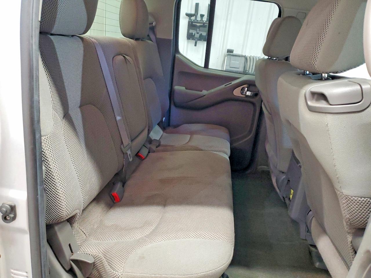 2005 Nissan Frontier Crew Cab LE