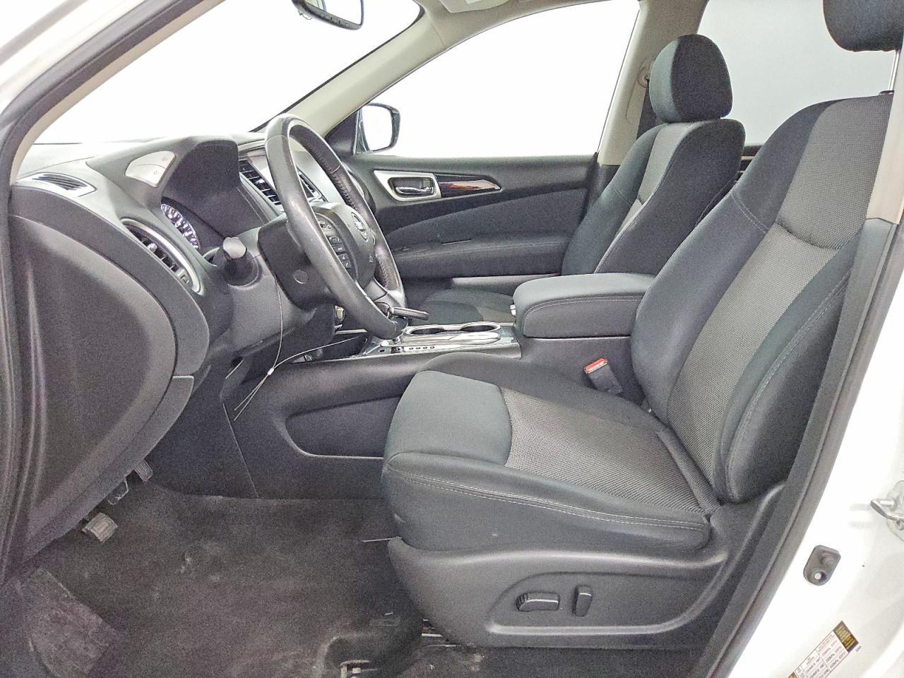 2017 Nissan Pathfinder sv