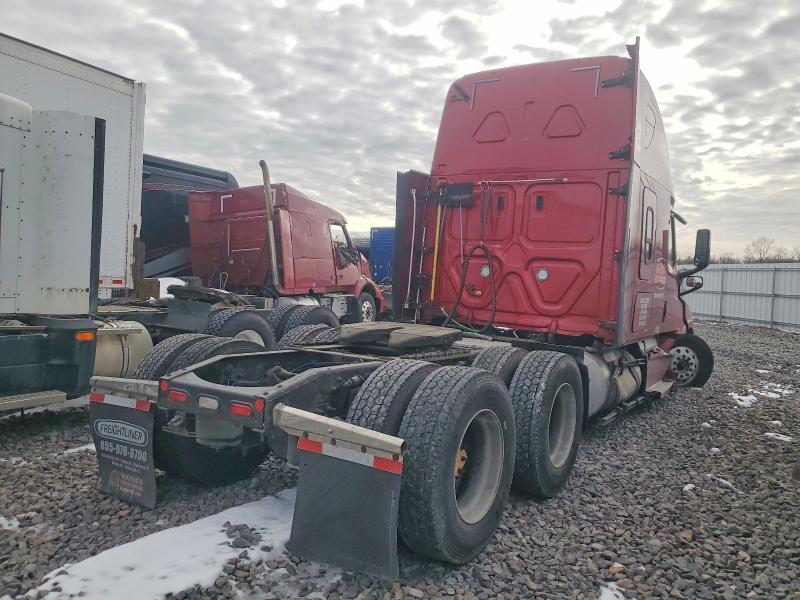 2018 Freightliner Cascadia 126 Semi Truck