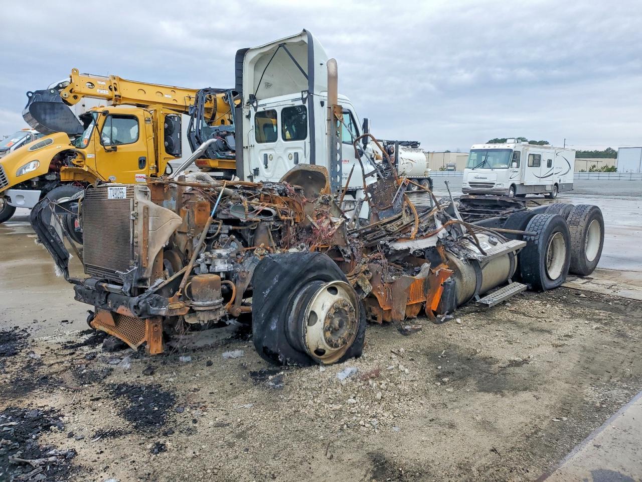2013 Freigliner 2013 Freightliner Cascadia 125 Semi Truck