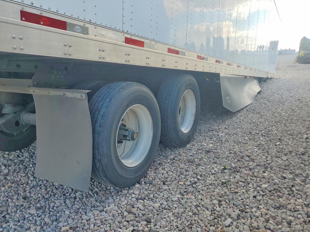 2018 Utility 4000-DX