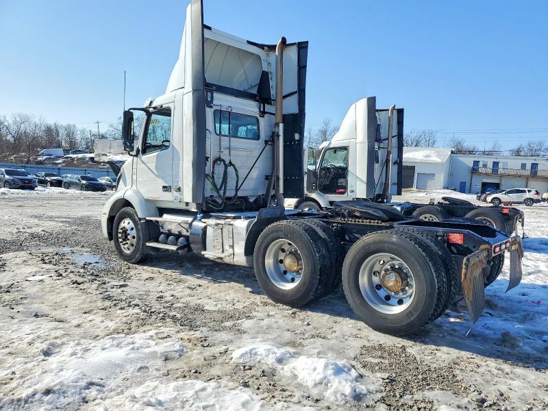 2020 Volvo VNR