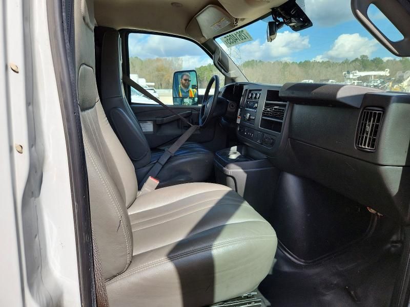 2021 GMC Savana box Truck