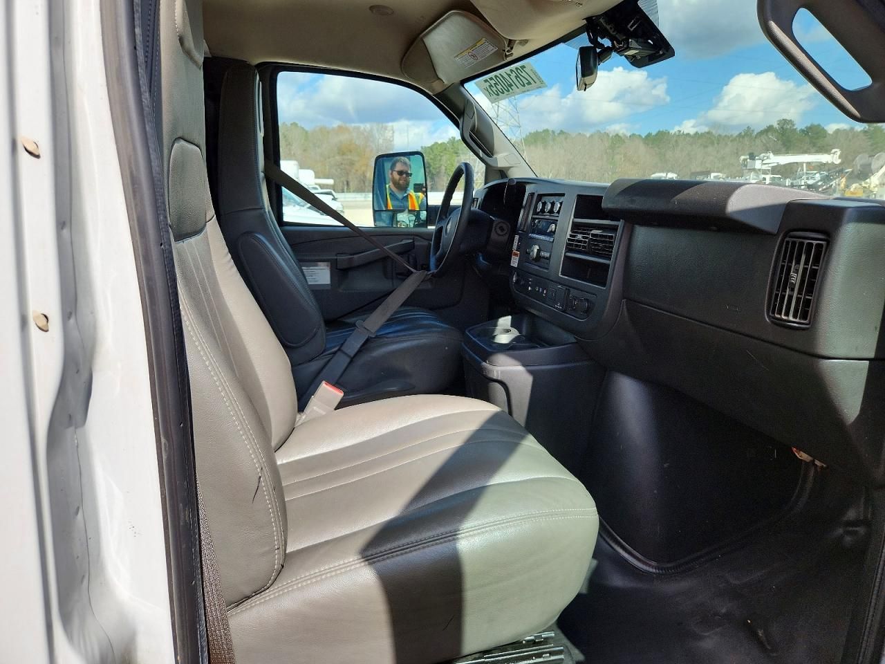 2021 GMC Savana BOX Truck