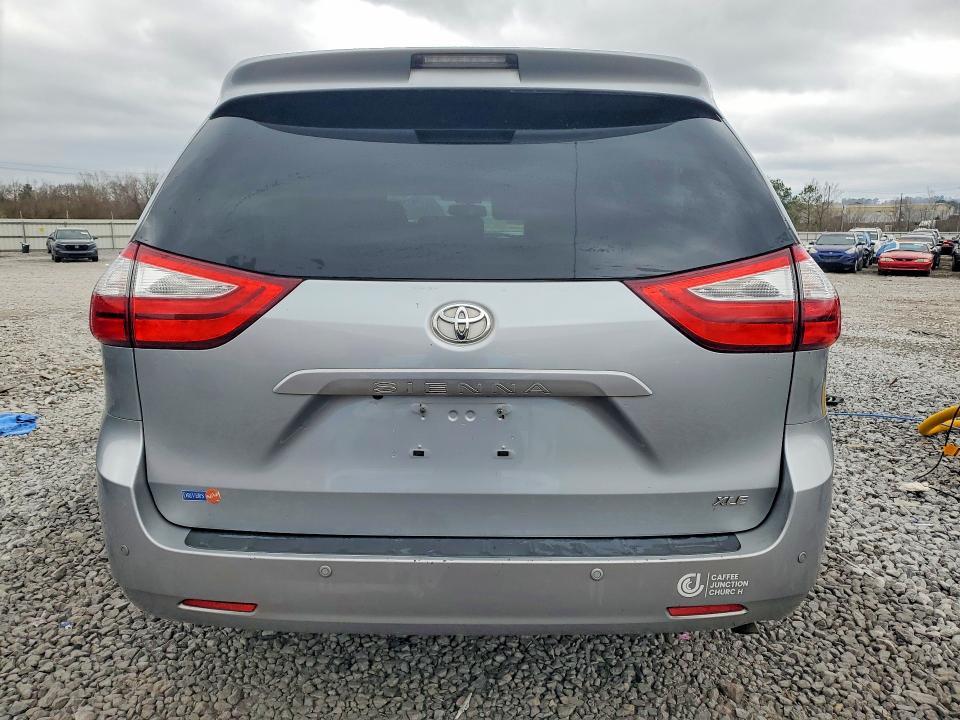 2017 Toyota Sienna xle Premium 8-passenger