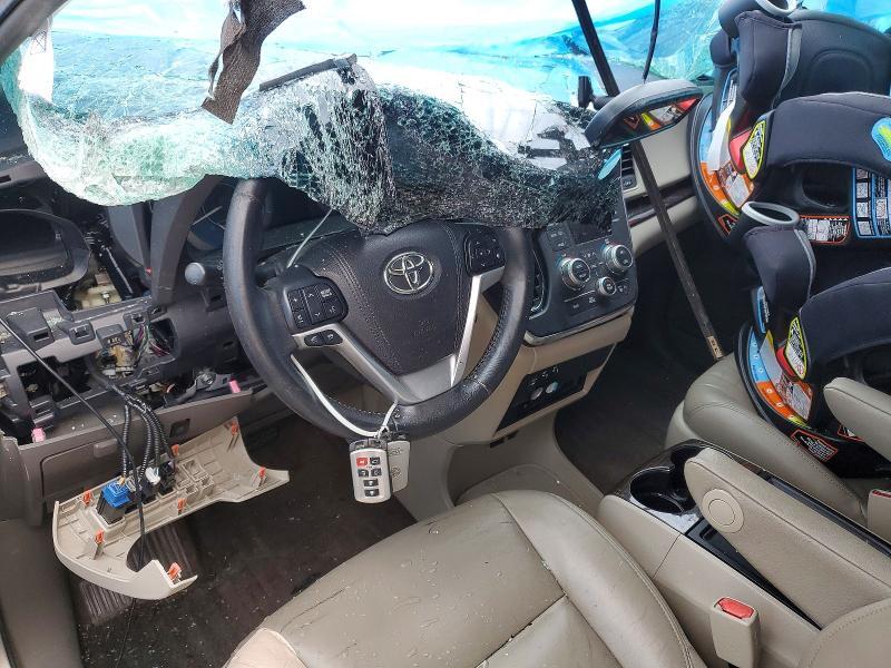 2016 Toyota Sienna xle