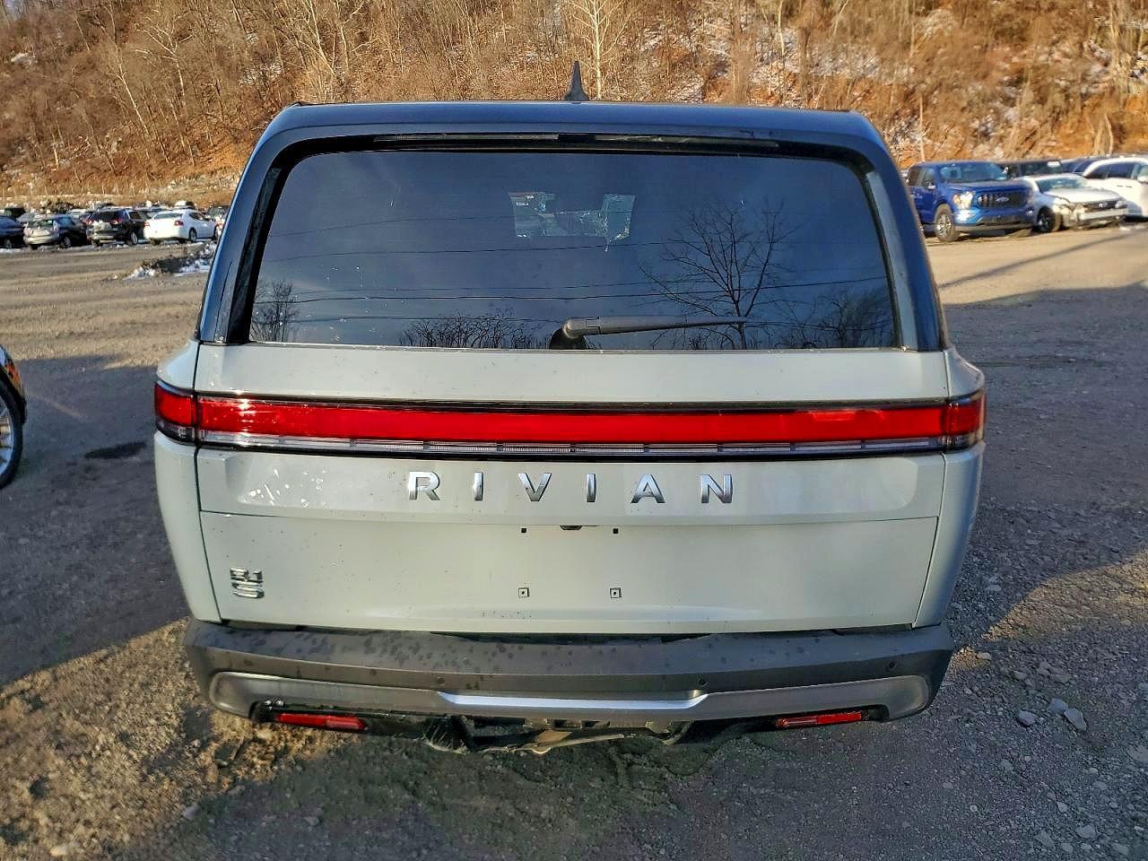 2025 Rivian R1S Adventure