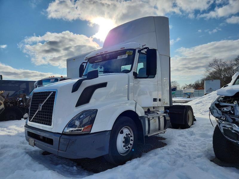 2018 Volvo VNL Semi Truck